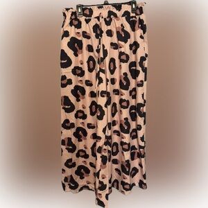 Never worn, super cute, wide leg pants from SHEIN! Were just too big for me.